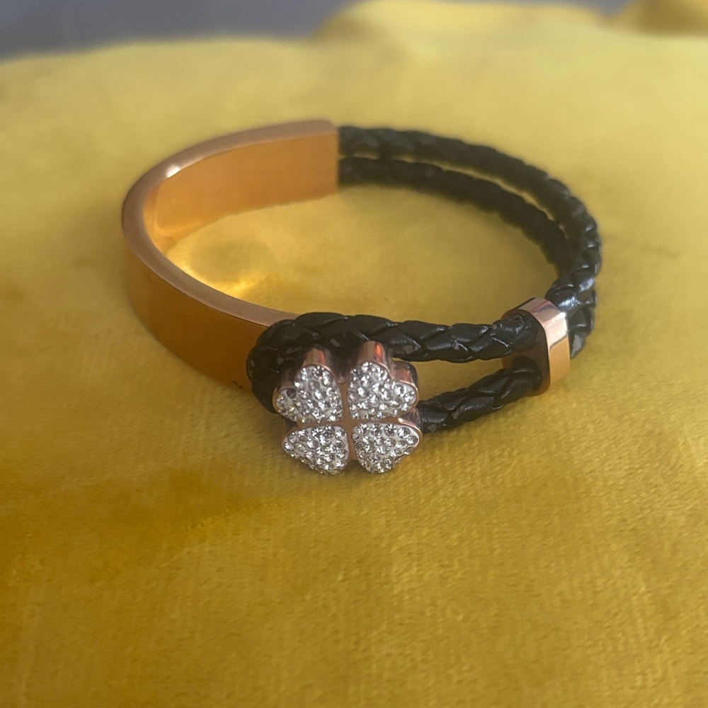 ❤️Elegant Black and Gold Bracelet with Crystal Accents